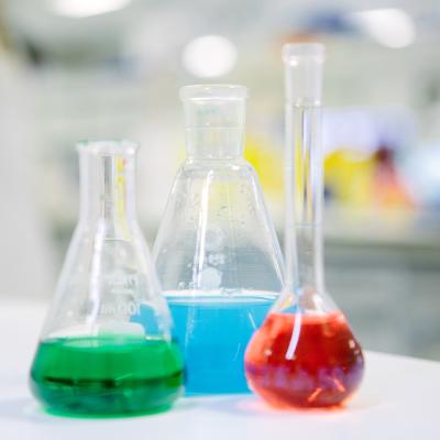 3 chemistry beakers